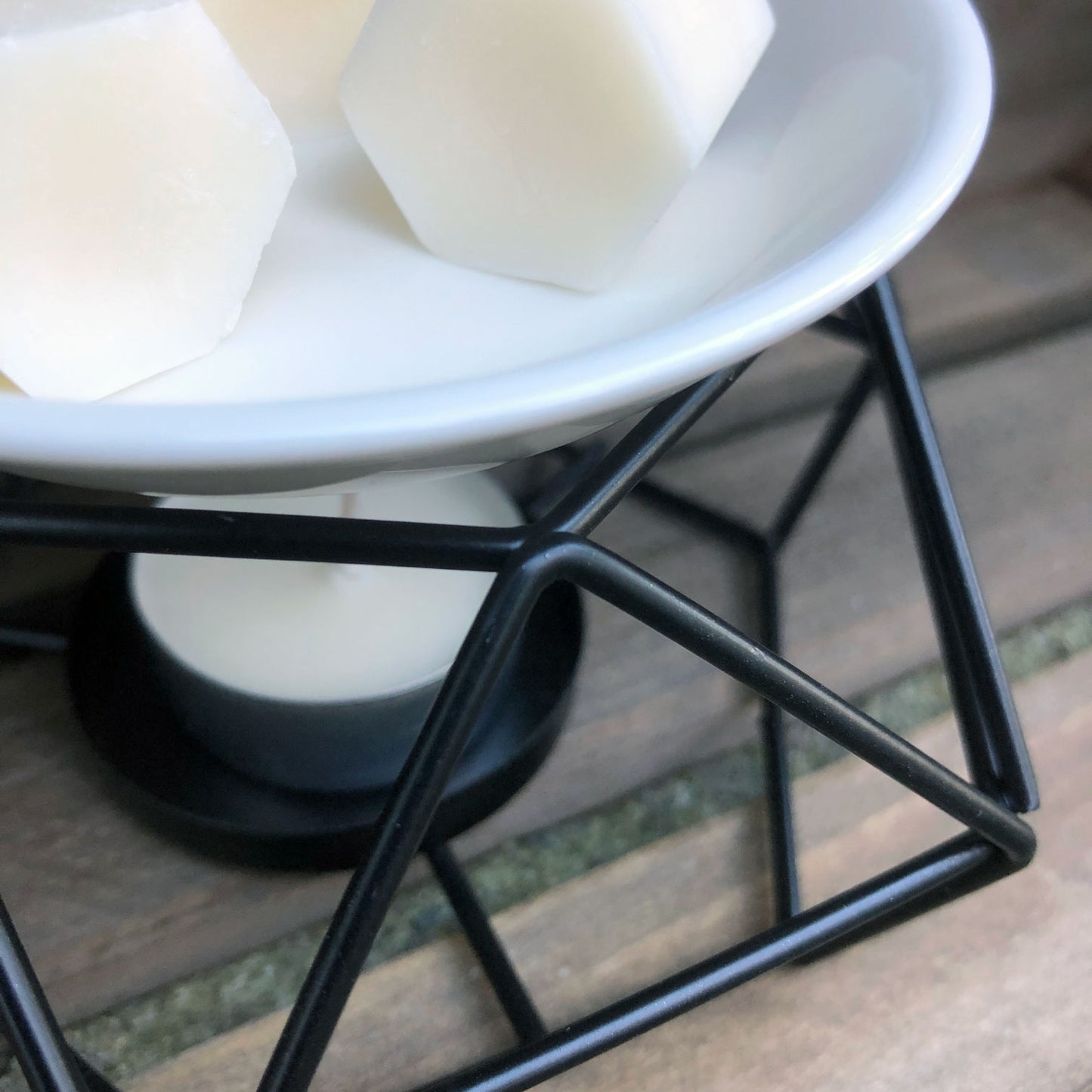 
                  
                    Geometric Wax Melter
                  
                